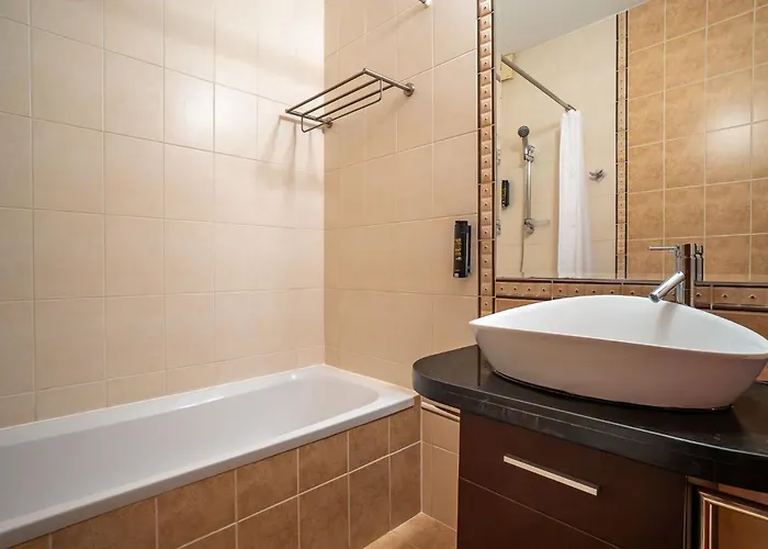 Eden Heights E302 Apartamento