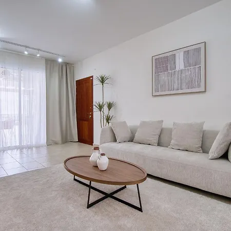 Eden Heights E302 Apartamento *
